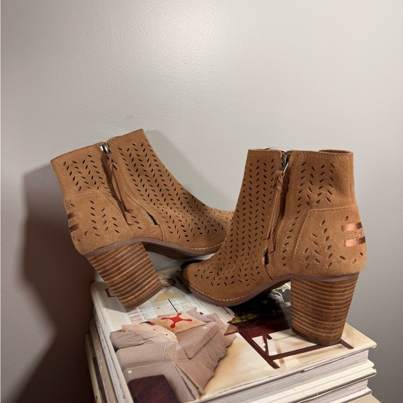 Toms Size 8.5 Tan Women’s Majorca Perforated Suede Heeled Open Toe Booties - Picture 7 of 15